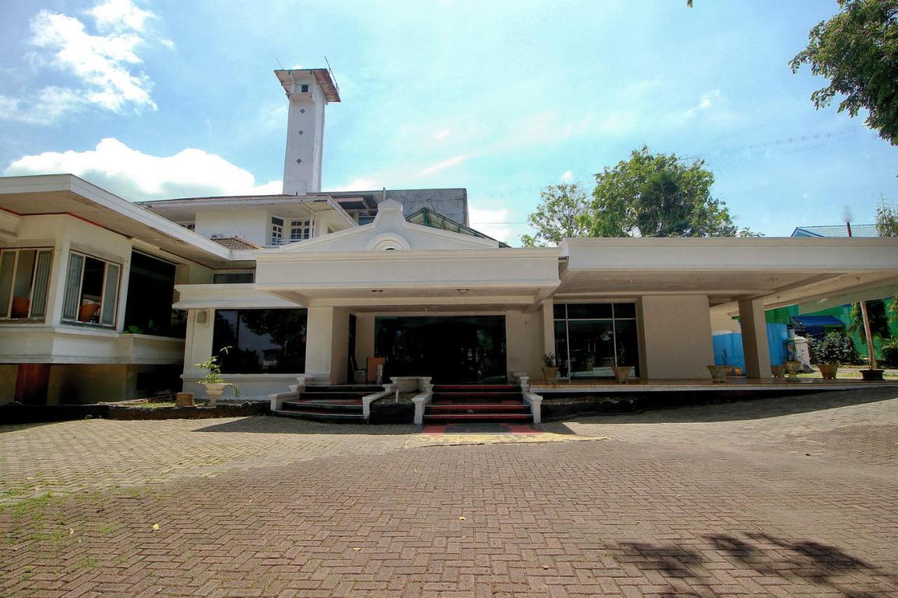 Oyo 2360 Hotel Rio Bengkulu Exterior photo